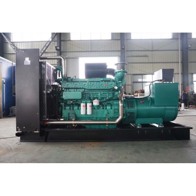 700KW玉柴柴油發(fā)電機組-玉柴6缸柴油機YC6TD1000-D30,柴油發(fā)電機組缸徑/行程：152/180mm,柴油發(fā)電機組水冷發(fā)動機功率735KW,柴油發(fā)電機組配套馬拉松斯坦福發(fā)電機。廠價直銷歡迎選購：13773399855。